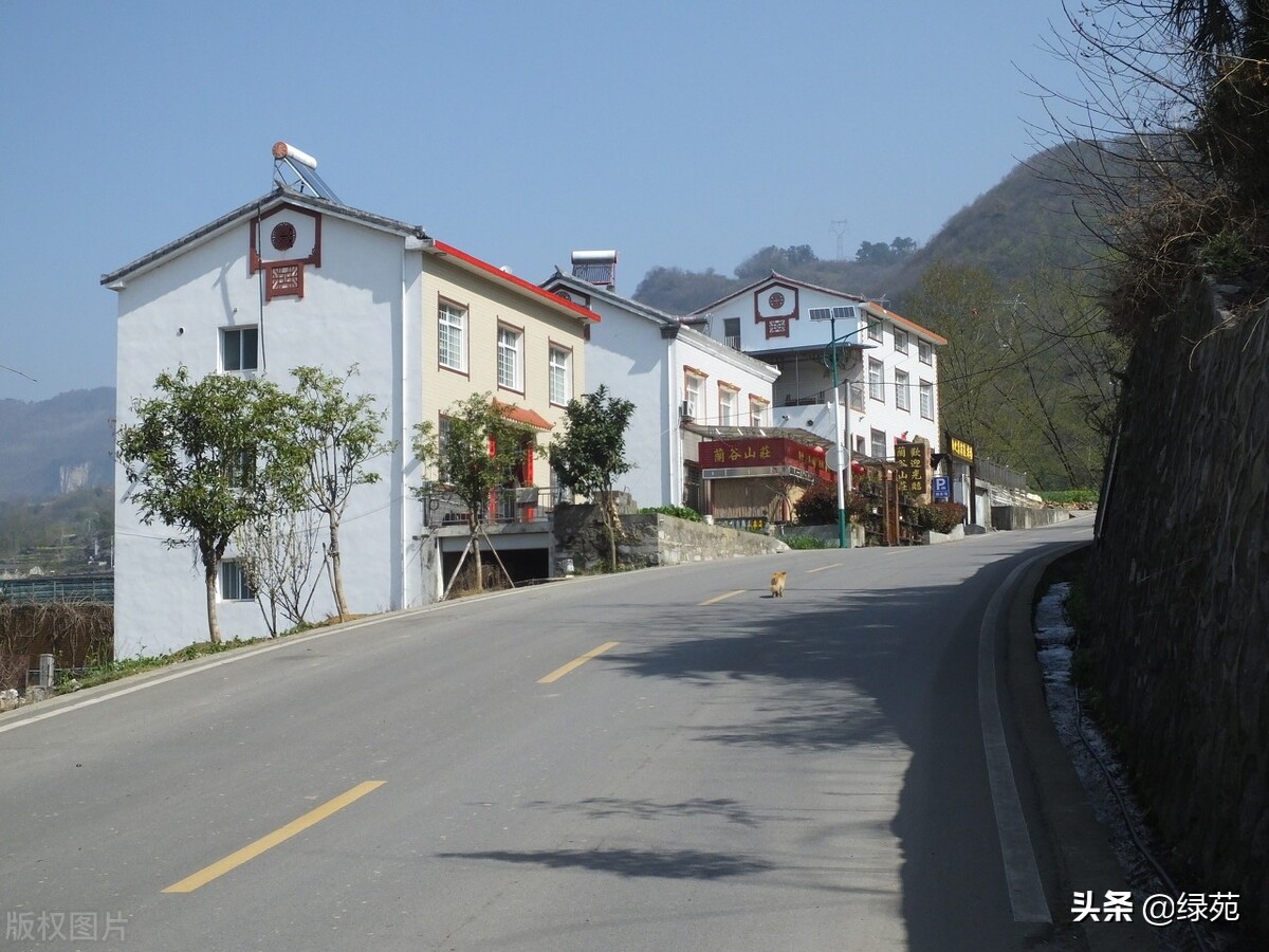 男子家门口摆风水阵，家门口摆设风水